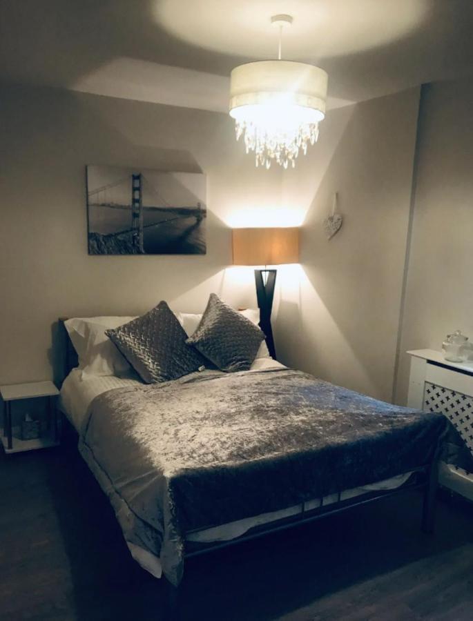 Chester City Apartments - With Free Parking Kültér fotó
